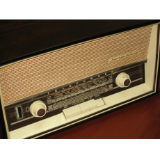 Jubilate DeLuxe1351 膽/真空管收音機FM AM LW SW播放功能,四頻道機